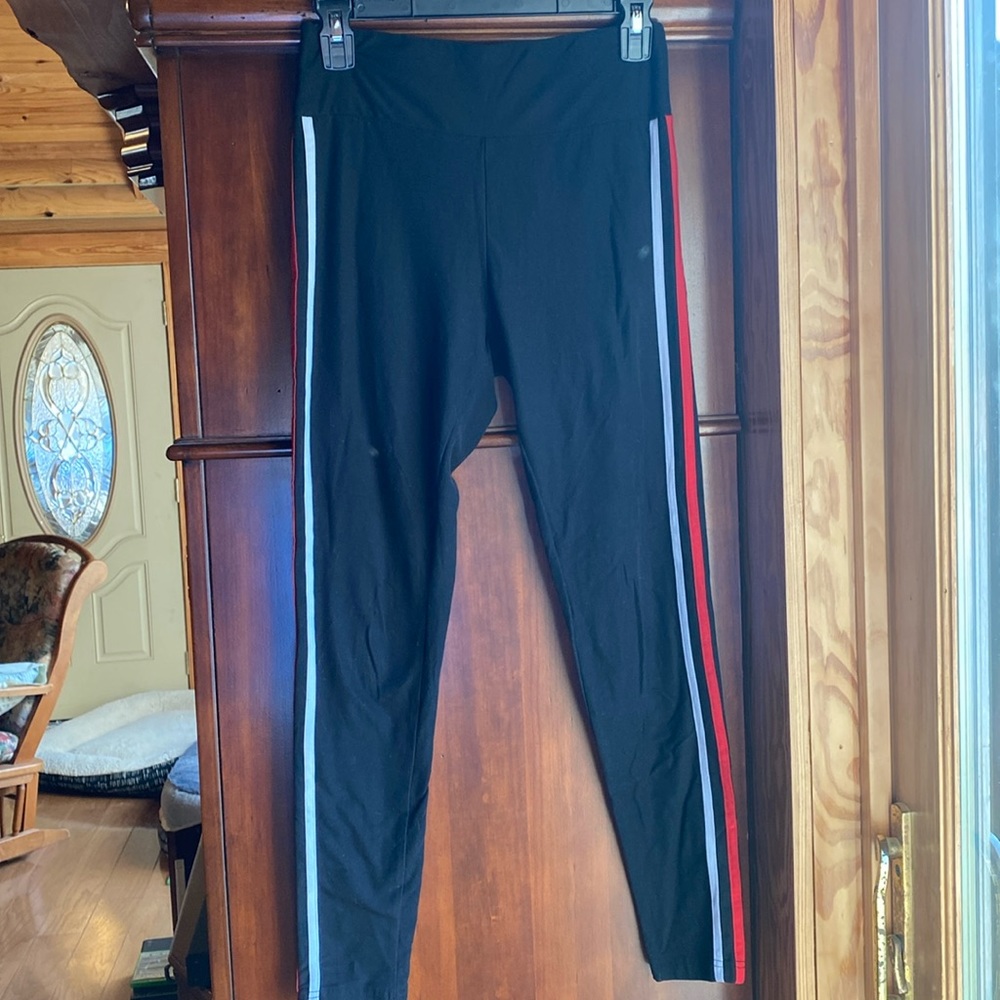 Leggings with white and red stripes on side